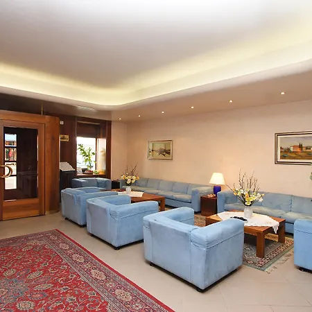Roma Hotel 3*