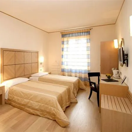 Отель Roma Триест