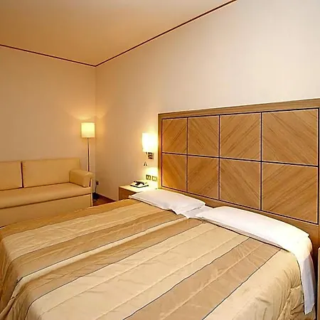 Roma Hotel 3*
