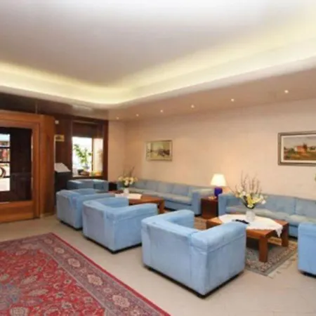 Roma Hotel 3*