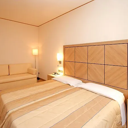 Roma Hotel 3*