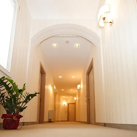 Roma Hotel 3*